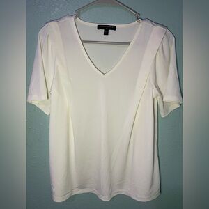 Banana Republic Cream V-Neck Short Sleeve Top